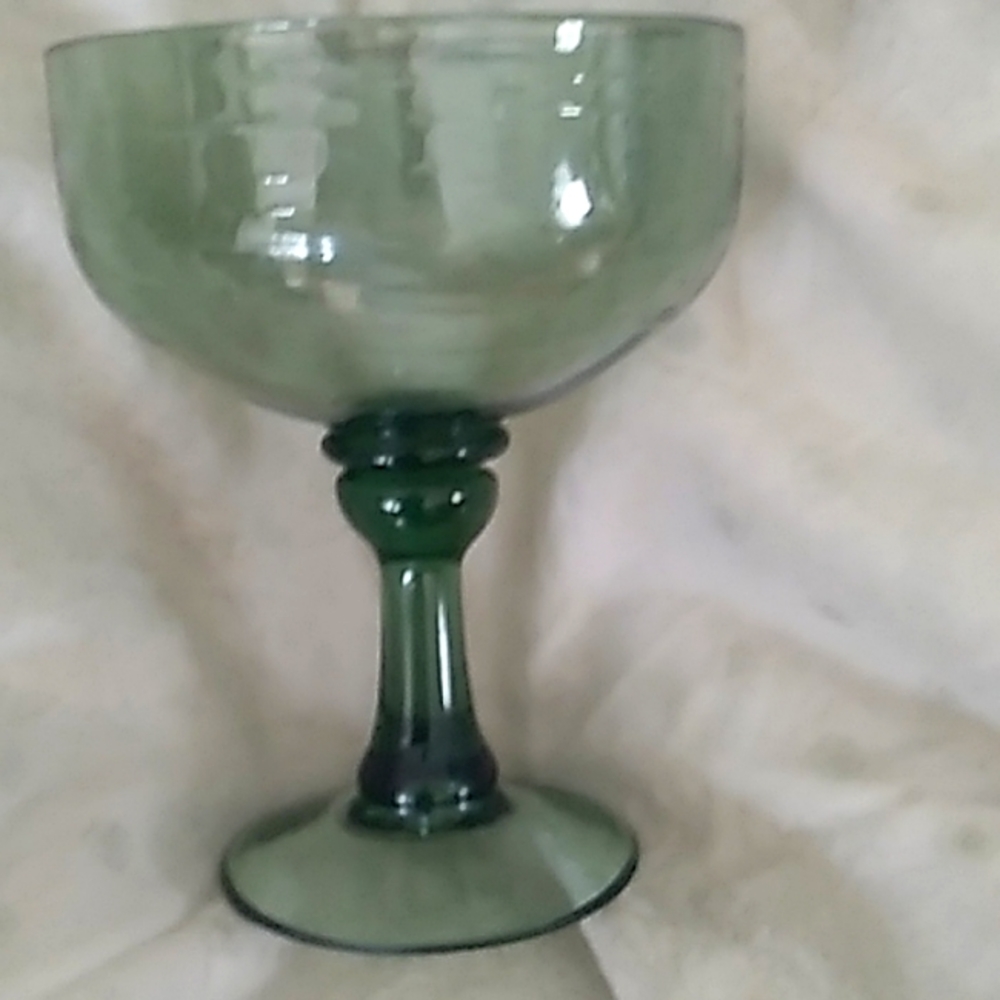 (Free with Bundle) Large Plastic Cocktail Glass